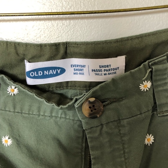 Old Navy Women's Green and White Shorts Size 4 - Picture 6 of 7